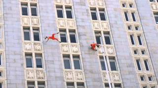 preview picture of video 'Bandaloop Performs on Oakland City Hall Building'