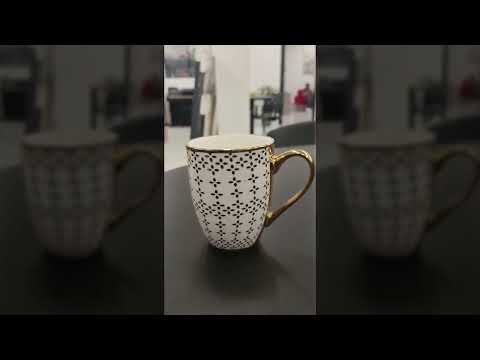 A Caneca de Porcelana com Detalhes em Dourado STR018, Caixa c/72 UN, colocar no carrinho somente múltiplos da caixa.