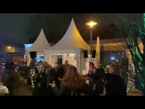 Lisette Whitter singt auf dem Weihnachtsmarkt im Hennef