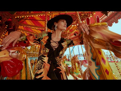 Temperley London 22 Autumn Winter: Finding Fun In The Double Life