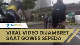 Viral Video Pengemudi Motor Jambret Handphone yang Ada di Tas Pinggang Salah Seorang Pesepeda