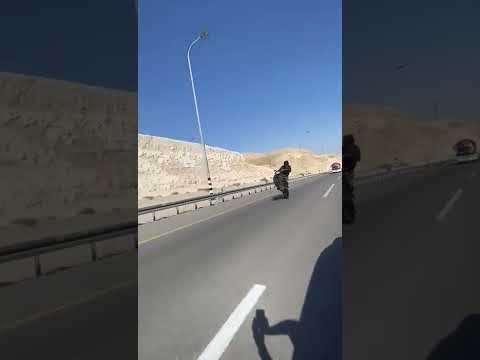 , title : 'استعراض سائق دراجة نارية ينتهي بحادث مروع'