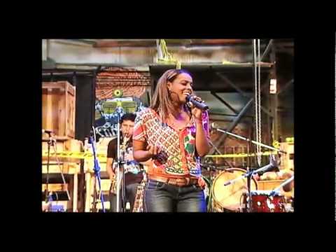 ALUVION - AGUACERITO LLOVé - TEATRO ARLEQUIN..wmv