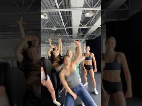 Woah woah woah😝 #shorts #trendingshorts #trending #tiktokviral #tiktokdance