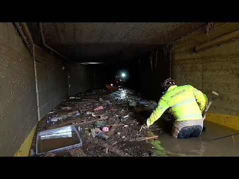 Video Thumbnail: Desperate rescue efforts continue in Valencia’s flooded car parks