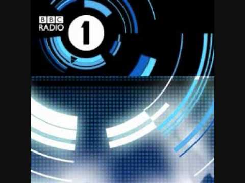 Roy Walker sings Roll Deep