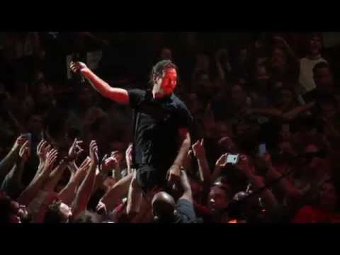 Pearl Jam performing Last Kiss, live in Detroit at Joe Louis Arena 10-16-14