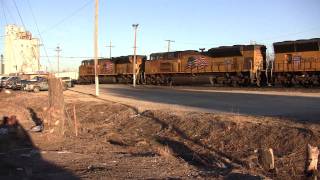 preview picture of video 'UP Pratt, Ks Crew Change - ALL EMD Power'