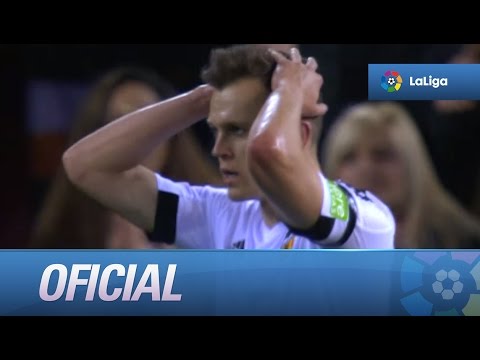 Gran dejada de Alcácer que remata de primeras Cheryshev pero se va alto