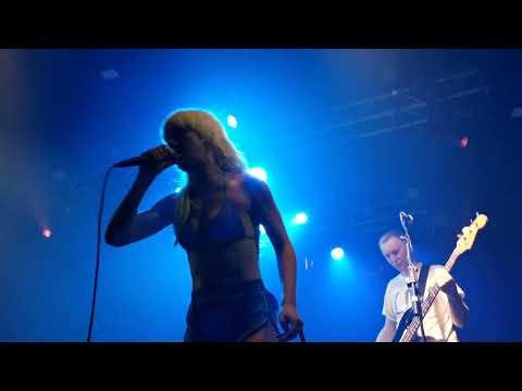 Amyl and the Sniffers - Gacked on Anger - live in London