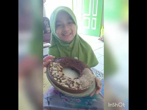 Mufidah berkreasi membuat kue Brownies