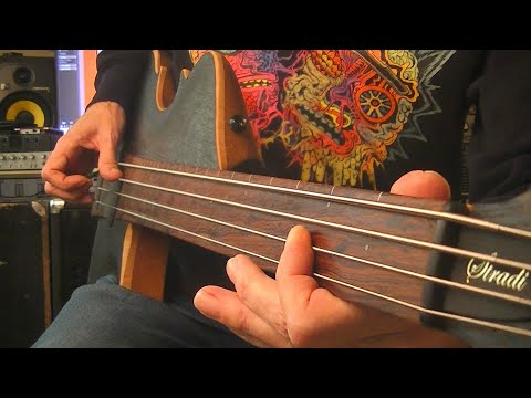 Fretless Stradi Bass Jam with Percussive Fingerstyle