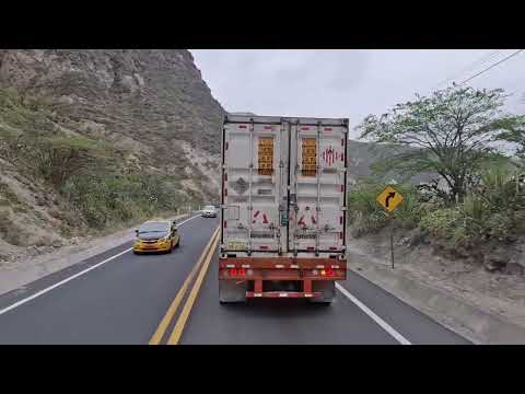 Descending the mountain range with a KENWORTH vs HINO