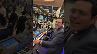 אבי דויטש & ארי גולד & אהרל'ה בנדר | ואתם הדבקים | חושה חושה – אשש ברחבה !!! 🔥🔥 (אברהם דויטש) - התמונה מוצגת ישירות מתוך אתר האינטרנט יוטיוב. זכויות היוצרים בתמונה שייכות ליוצרה. קישור קרדיט למקור התוכן נמצא בתוך דף הסרטון