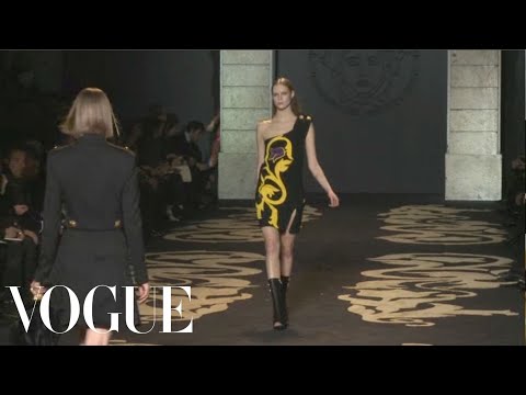 Versace Ready to Wear Fall 2011 Vogue Fashion Week Runway Show