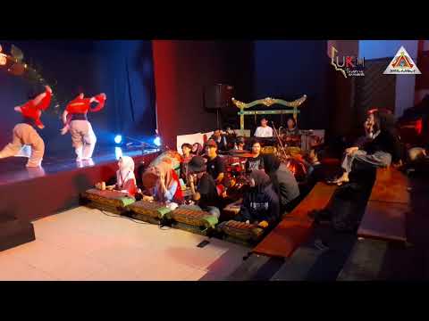 GAMELAN IRINGAN : TARI KREASI JAWA TIMUR OLEH WIRAHMA COMMUNITY X UNIT KARAWITAN MAHASISWA UPI (UKM)