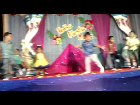 Toddler(Dharini) dance for Tamil songs(2)