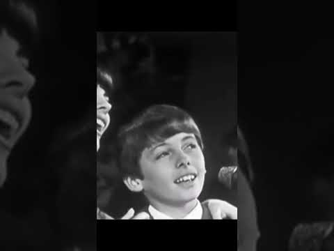 Mireille Mathieu et son petit frère Rémi Mathieu : "Petit Papa Noël" 1968