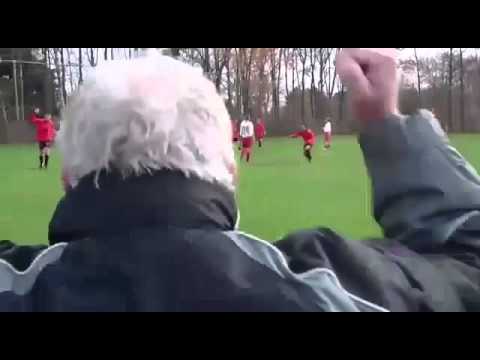 WEERGALOOS doelpunt uit het amateurvoetbal bij VV Baarlo...