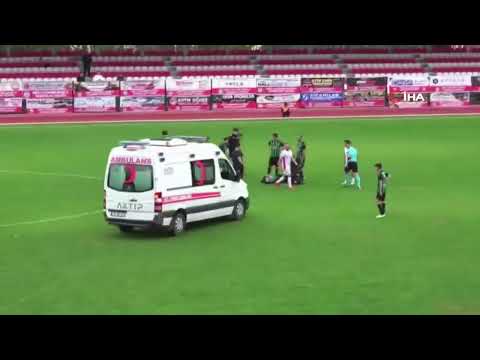 Maçın son dakikalarında fenalaşan 35 yaşındaki futbolcu kalp krizi geçirdi