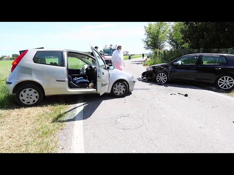 Scontro frontale fra due auto a Sabbioni di Pescara, donna ferita