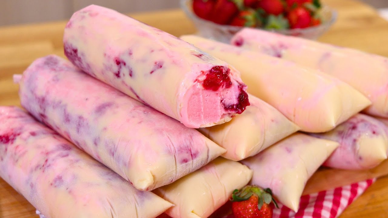 GELADINHO GOURMET DE MORANGO COM CASQUINHA DE CHOCOLATE | FAÇA E VENDA GELADINHO DE MORANGO