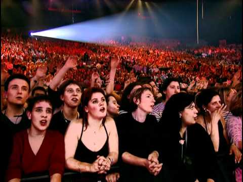Alizee - Ca Va Pas Changer Le Monde (Les Enfoires 2002)