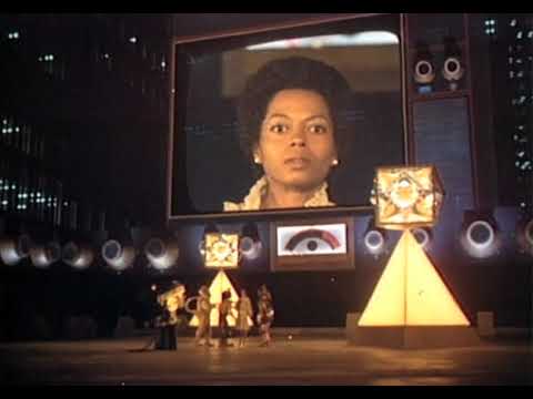 1978 trailer still for The Wiz showing Dorothy and friends entering Emerald City