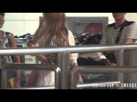 [Fancam by 无聊发表意见@百度Crayon Pop吧] 130808 Crayon Pop - 抵达青岛流亭国际机场