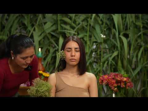 Masaje ASMR y limpia energética de Doña Esperanza con susurros y sonidos desencadenantes para dormir