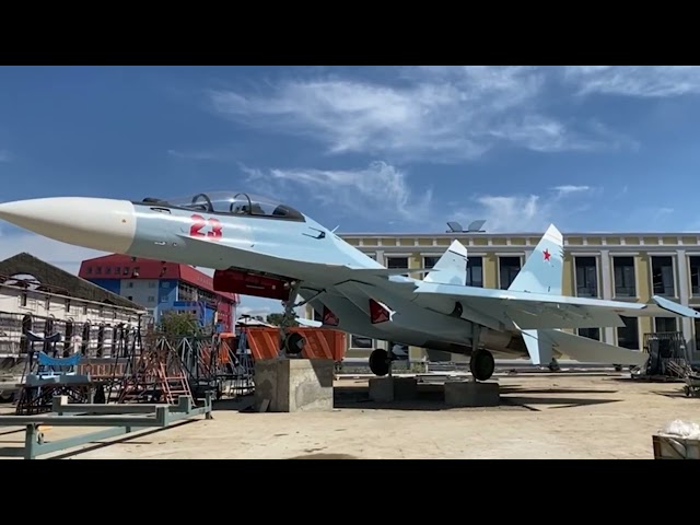 Авиационный завод подарил Суворовскому училищу СУ-30
