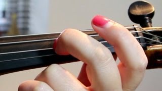 How To Do VIBRATO in the VIOLIN/VIOLA *Slow MOTION* (wrist vibrato)