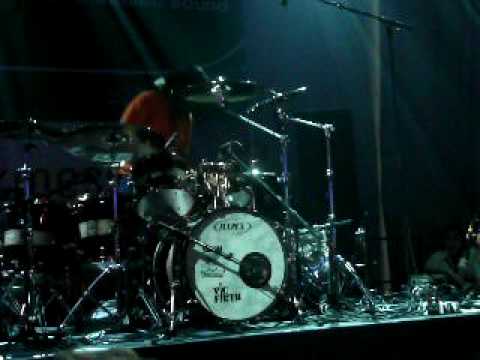 Will Calhoun in an incredible demo in Francfort Musikmesse, 4/4/09