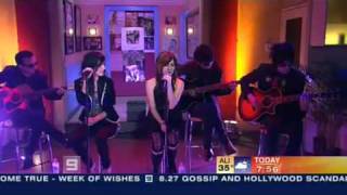 The Veronicas - Leave Me Alone (Today Show 2006)