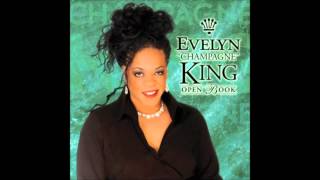 EVELYN Champagne KING Whole Lotta Yum Yum