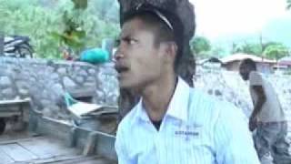 Download lagu ENDE.RENGGI RIA.flv mp3