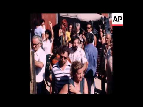 SYND 23 7 77 ISRAELI PHILHARMONIC ORCHESTRA CONCERT ON BORDER