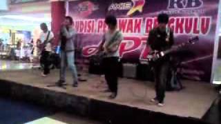 Download lagu D'rustic mengejar sukses LIVE in Bengkulu Indah Mall.MP4 mp3