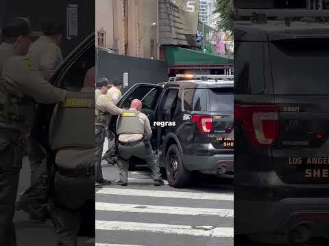 Ninguém conseguia fugir desse carro da polícia. 🥶