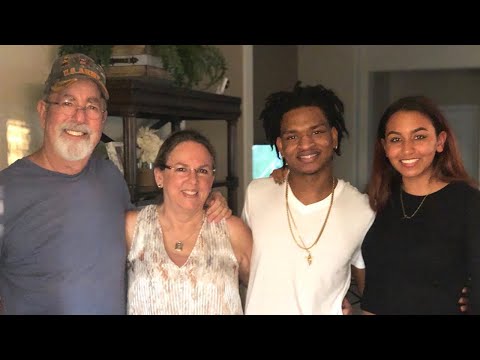 感謝祭に見知らぬ人を招待した祖母の夫が死亡 (Husband of Grandma Who Invited Stranger to Thanksgiving Dies)