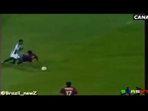 Denilson Show - Three dribbles by backheel - Amazing #HappyBirthdayDenilson