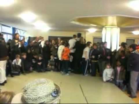 Breakdance-Battle/ 2009- Sonny Tee und Schüler der Schule Goosacker Hamburg