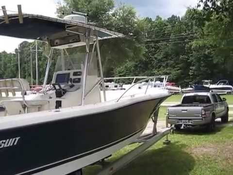 2000 Pursuit 2470 Center Console