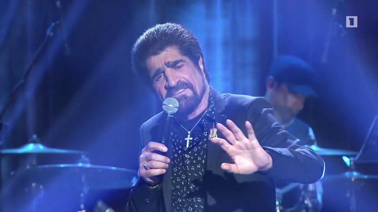 Песня арута памбукчяна ес аранц кез. Арут арустамян. Harout pamboukjian. Дзах арут таринер анцан. Harut pambukchyan в молодости.