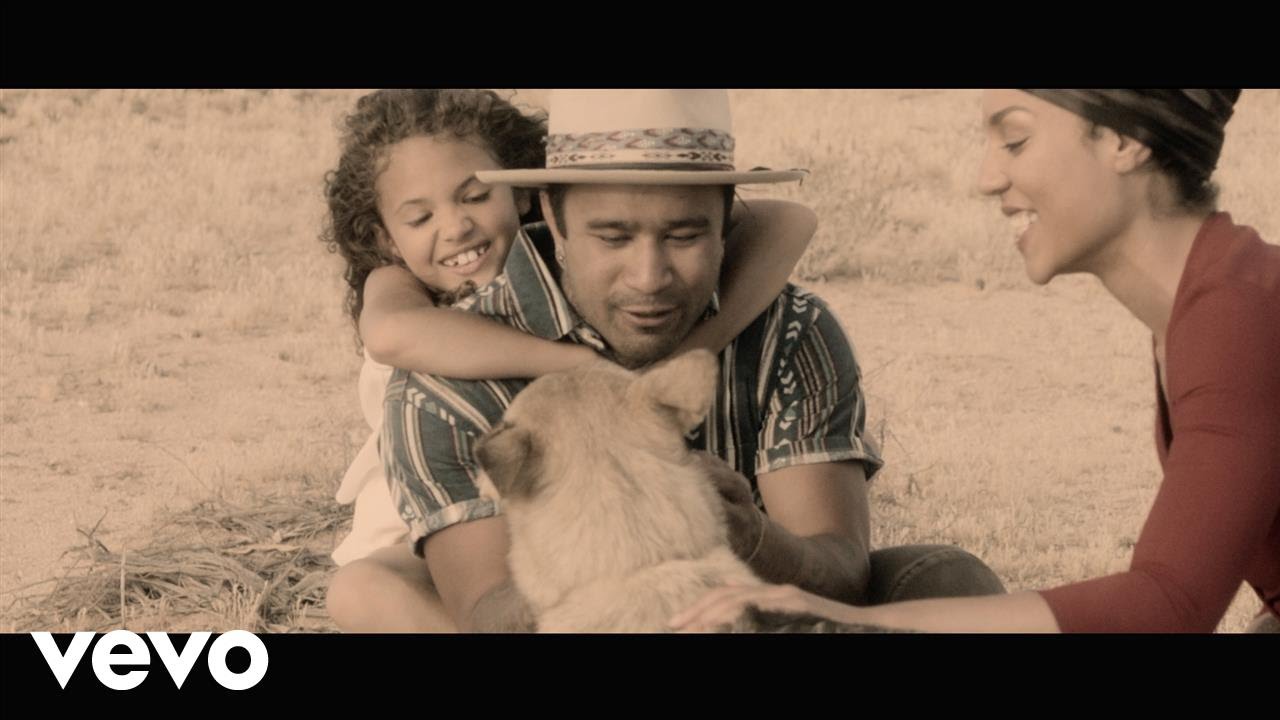 Nahko and Medicine for the People - Tus Pies (Your Feet)