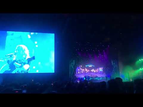 Phoebe Bridgers performs “Graceland Too” with surprise guest Arlo Parks at Coachella