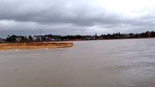 preview picture of video 'Sea welcomes Kalu River...'