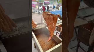 Make fried dough sticks for breakfast sale