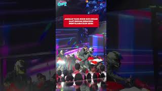 Download lagu Deg-degan! Momen Mohan beraksi mencoba selamatin Ariel di panggung SCTV bikin semua mata tertuju! 🔥 mp3