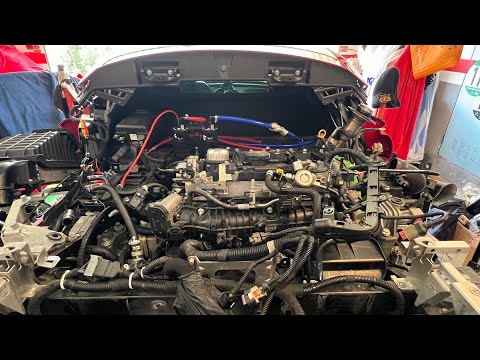 Alfa Romeo 4C VIDEO 2 Remove the engine step by step.